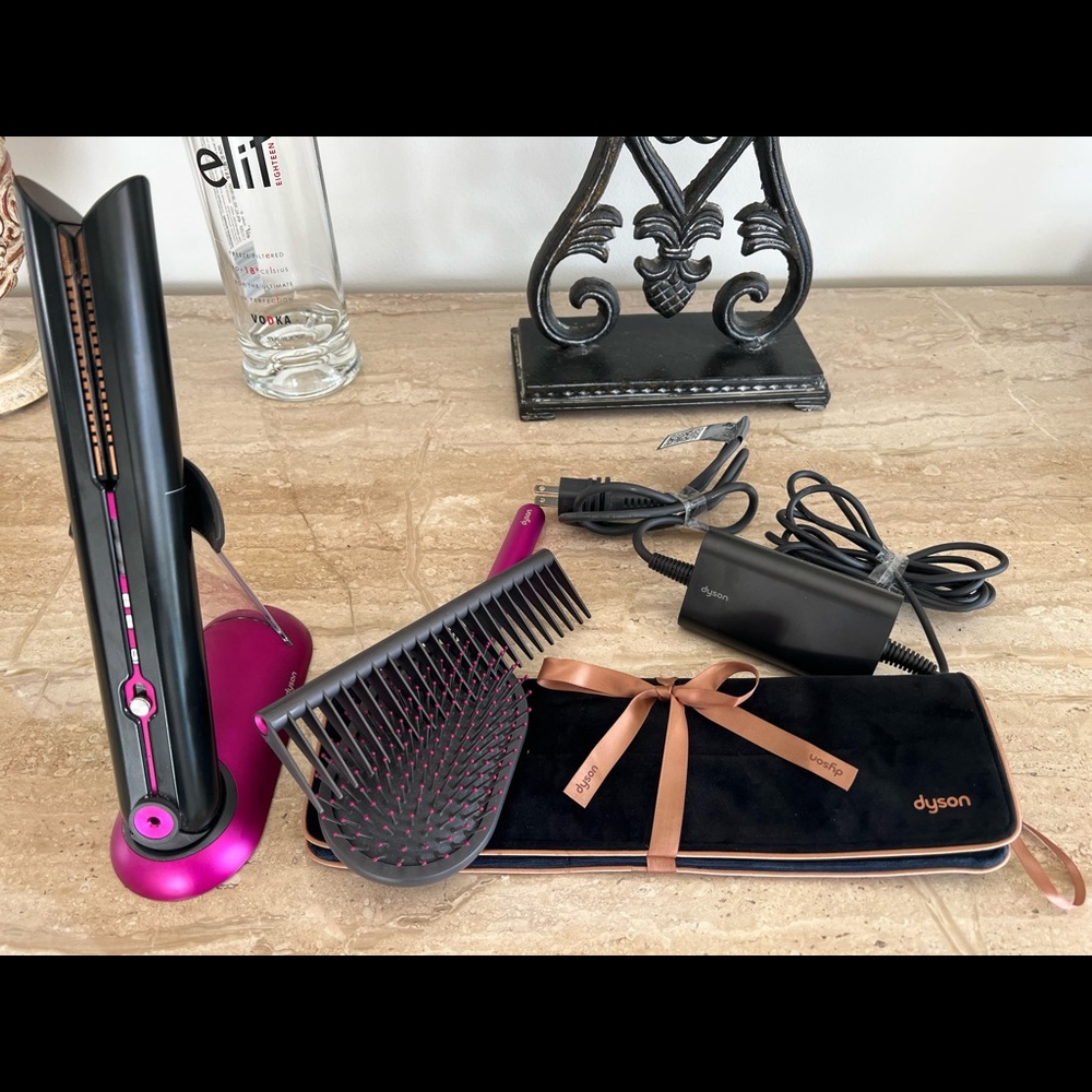 Dyson Flat Iron with Accessories
